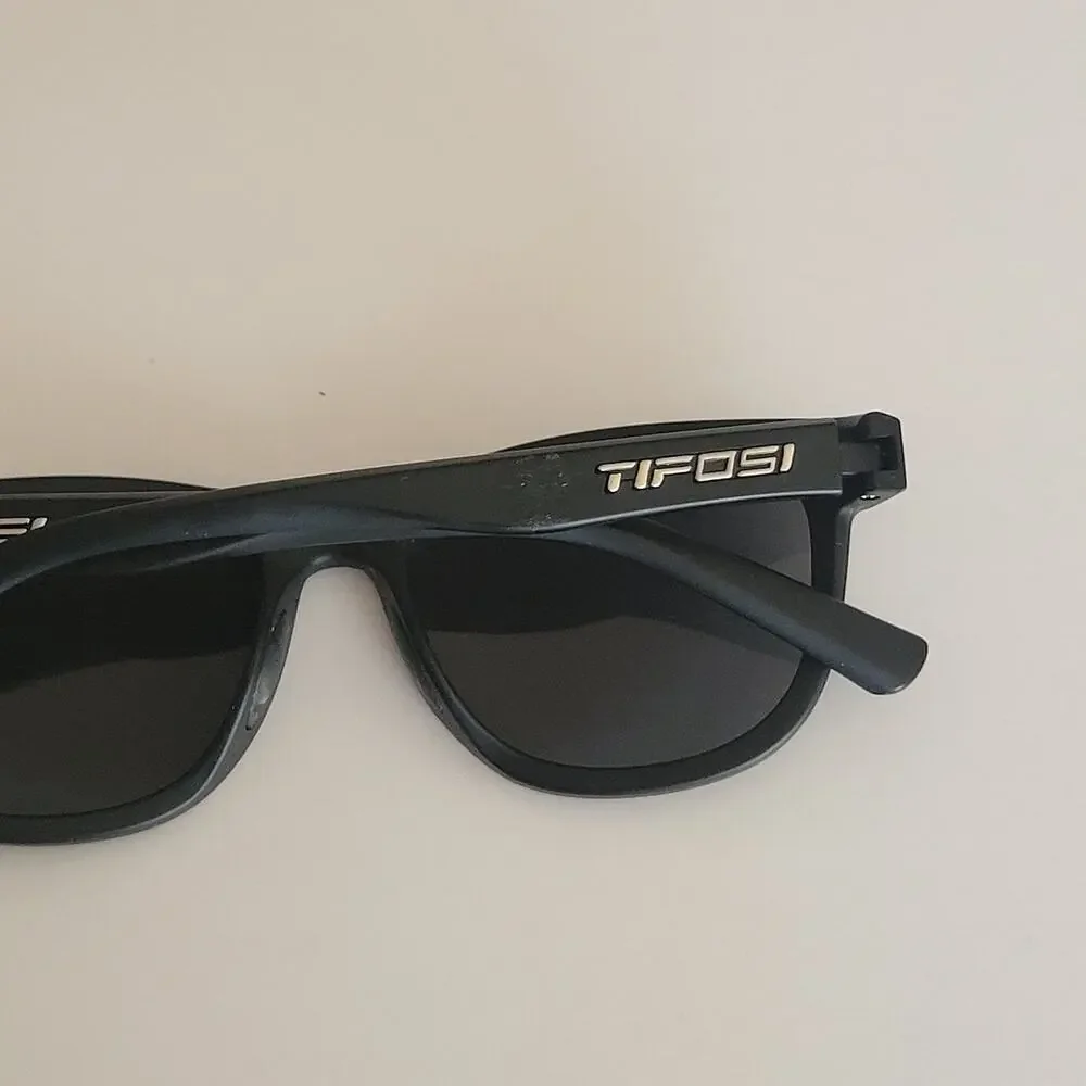 Tifosi Thrive Swank sunglasses Satin Black Smoke Polarized lenses 1500500151